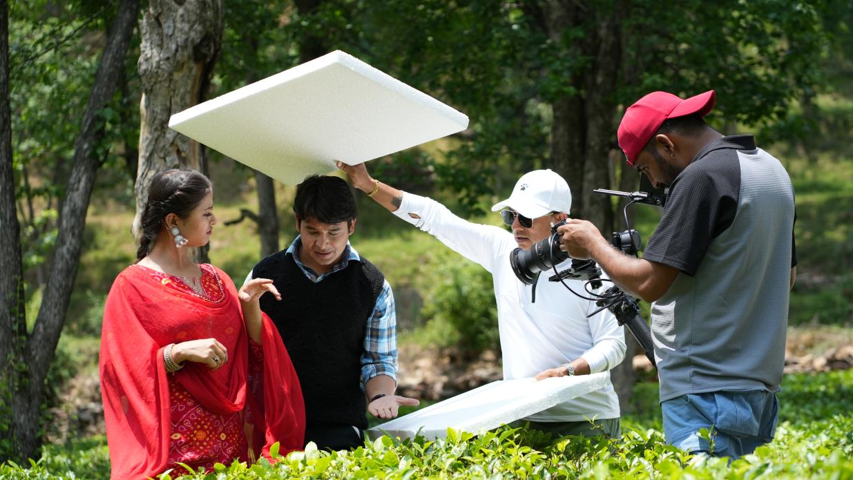 Mashakbeen lighting setup during music video production